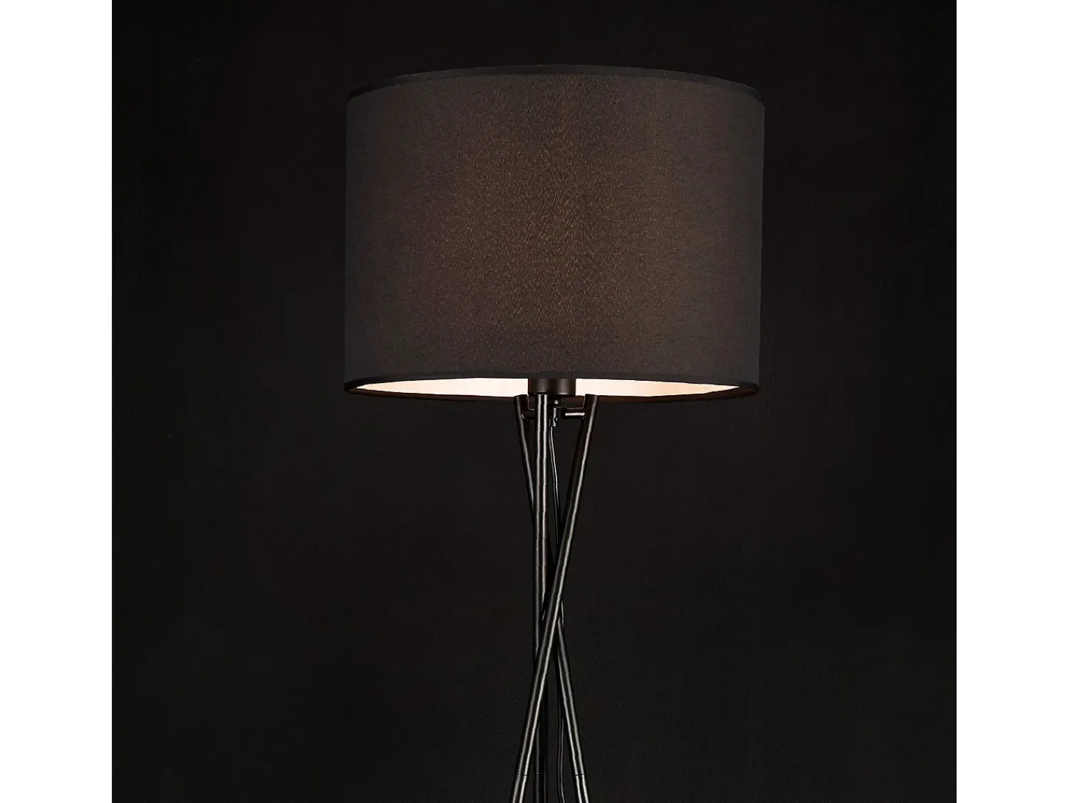 Best Helloshop26 Lámpara de pie moderna con trípode lámpara de pie de diseño casquillo E27 metal y tela 154 cm de alto color 03_0005255 Negro